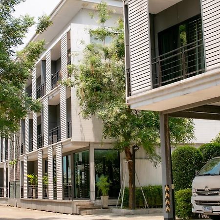 The Box Residence Bangkok Esterno foto